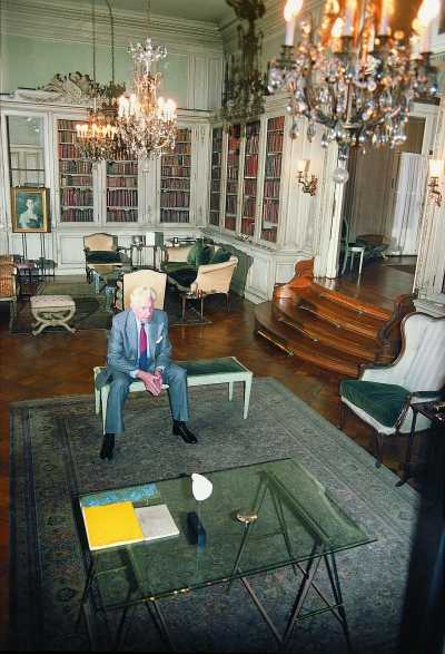 Alberto Williams en su casa del barrio de Belgrano, Buenos Aires.|Vista interior de la casa (casa del barrio de Belgrano, Buenos Aires).|Alberto Williams junto a su esposa Ima Paats.|Amancio Williams en 1915.|En Zoológico de Buenos Aires con su madre Irma Paats de Williams.|Amancio Williams a los 24 años.|Cumpliendo el servicio militar.|Cursando el primer año de la carrera de arquitectura.|Como aviador.|Delfina Galvez de Williams.|Amancio y Delfina con Verónica, su hija mayor.|En Tigre con sus hijos, Buenos Aires. 1951.|La escritora Delfina Bunge de Galvez, suegra de Amancio Williams.|El novelista Manuel Galvez, suegro de Amancio Williams.|Amancio Williams en la bendición de la casa sobre el arroyo en Mar del Plata, provincia de Buenos Aires.|En su estudio en Belgrano, Buenos Aires.|Foto dedicada por Le Corbusier a Amancio Williams en su visita a París en 1947.|Amancio Williams, retrato.|Junto a una escultura de Enio Iommi.|Amancio Williams junto al presidente de Brasil, Kubitchek, en la exposición de obras de André Bloc, en el Museo de Arte Moderno de Río de Janeiro, Brasil.|Junto a André Bloc en el Museo de Arte Moderno de Río de Janeiro, Brasil.|Su amigo Rodolfo Alcorta.|Su amigo Ignacio Pirovano.|Amancio Williams con el entonces Presidente de la República Argentina, Arturo Frondizi.|Exponiendo sus trabajos.|Junto a su esposa y sus ocho hijos.|Amancio Williams junto al retrato de su madre, realizado por el pintor Schiaffino. Abril de 1967.|Amancio Williams junto a sus alumnos en el taller.|Junto a Reginald Malcomson en la Embajada de USA.|Junto a Emilio Pettoruti.|Amancio Williams junto a Indirah Ghandi y Emb. Sanyal en Embajada de la India. 1968.|Con Walter Gropius en casa de Amancio Williams, Buenos Aires. Diciembre de 1968.|Junto a Roberto Burle Marx.|Amancio Williams en 1971, retrato de su amigo Horacio Cóppola.|Sentado al borde del Riachuelo.|Amancio Williams junto al Presidente del Perú, Arq. Fernando Belaunde Terry.|En su casa de Belgrano, junto a sus dibujos. 1982.|Amancio Williams. Noviembre de 1980.|Amancio Williams, retrato. 1965.||||||||||